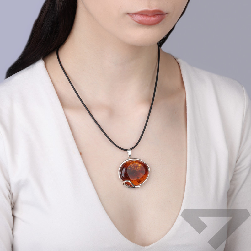 Wisior srebrny 925 z bursztynem koniakowym