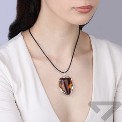 Wisior z bursztynem koniakowym w srebrnej oprawie 925