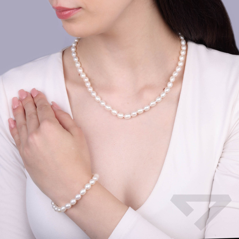 Bransoleta z perłami owalnymi na elastycznej gumce