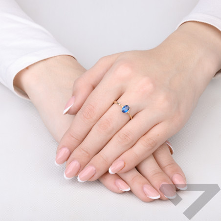 Pierścionek złoty z owalną szafirową cyrkonią, złoto 585