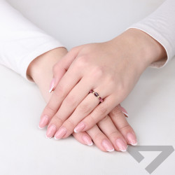 Pierścionek Miłóść z kamieniami fasetowanymi, srebro 925 koloru złotego