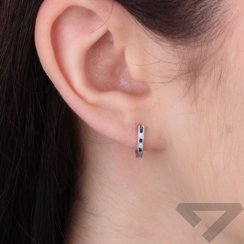 Kolczyki dla dziewczynki przecinki z białymi i szafirowymi cyrkoniami, srebro 925