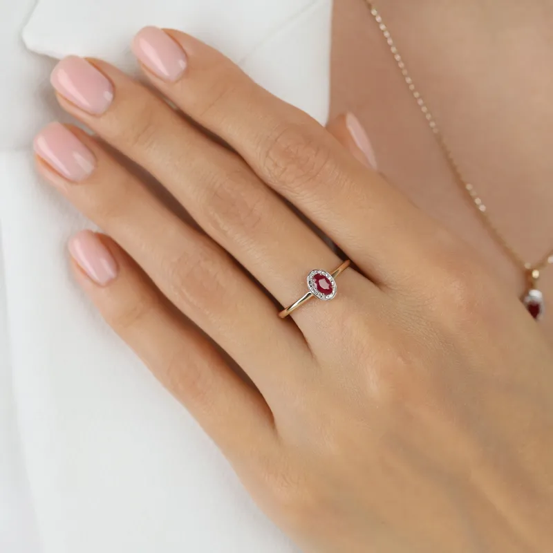 Pierścionek z diamentami 0,01 ct i rubinem 0,37ct, złoto 585