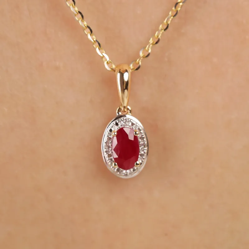 Wisiorek z rubinem  0,30 ct i diamentami 0,01 ct, złoto 585