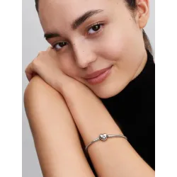 Pandora Moments bransoletka 590719 – klasyczna forma z zapięciem w kształcie serca