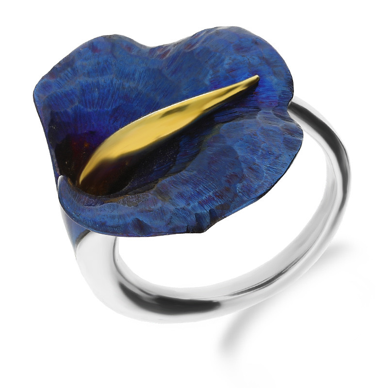 Pierścionek tytanowa kalia fala w oprawie ze srebra 925