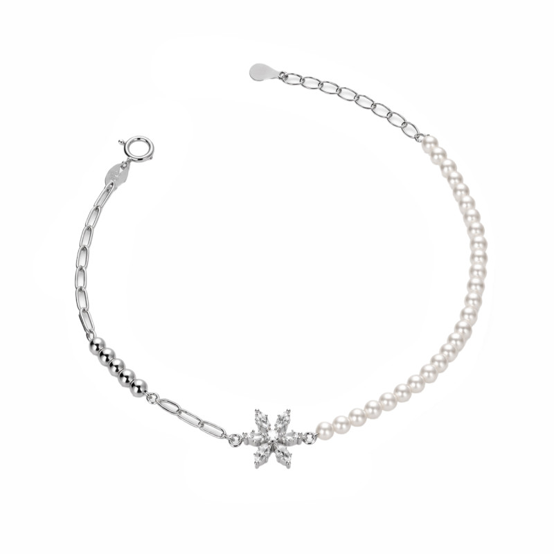 Bransoletka srebrna kwiatek z cyrkonii z perełkami jubilerskimi