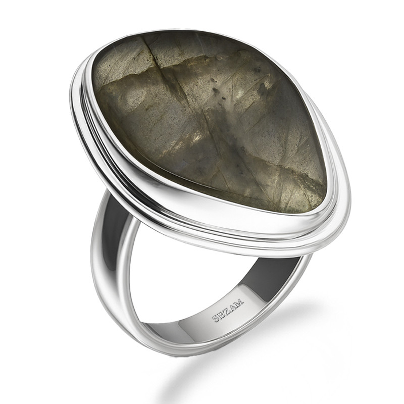 Pierścionek srebrny z labradorytem z Madagaskaru