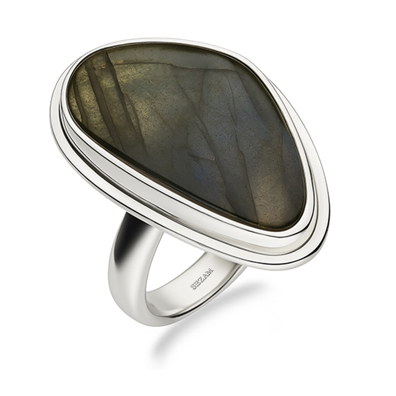 Pierścionek srebrny z labradorytem z Madagaskaru