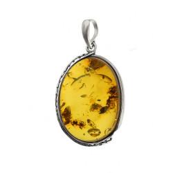 Zawieszka z bursztynem miodowym w srebrze z tłoczeniem