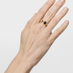 Pierścionek otwarty złotego koloru ze stali z onyksem TOUS Icon Mesh