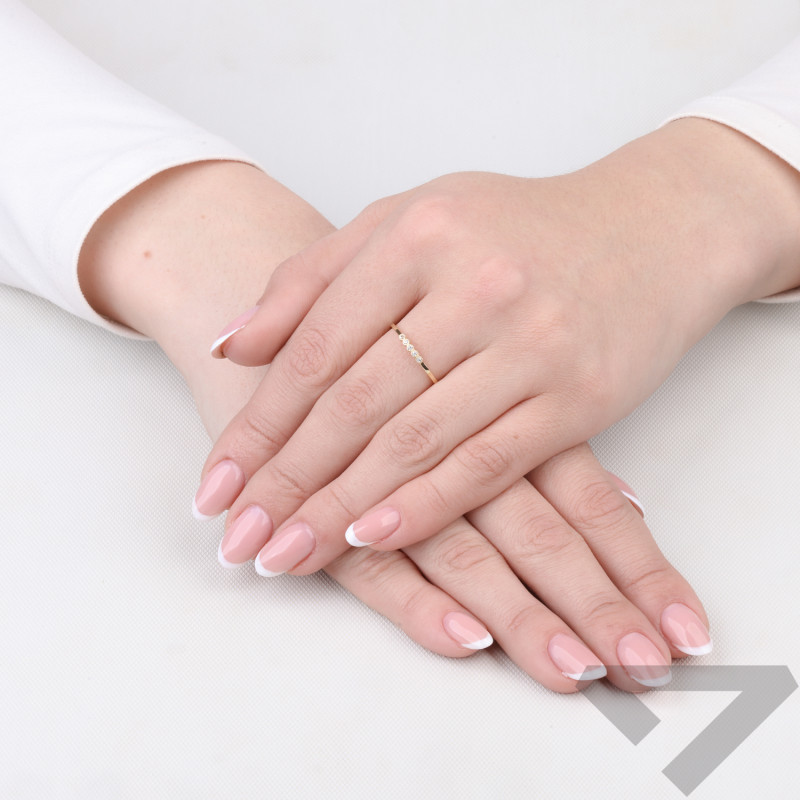 Pierścionek złoty z cyrkoniami, próba 585