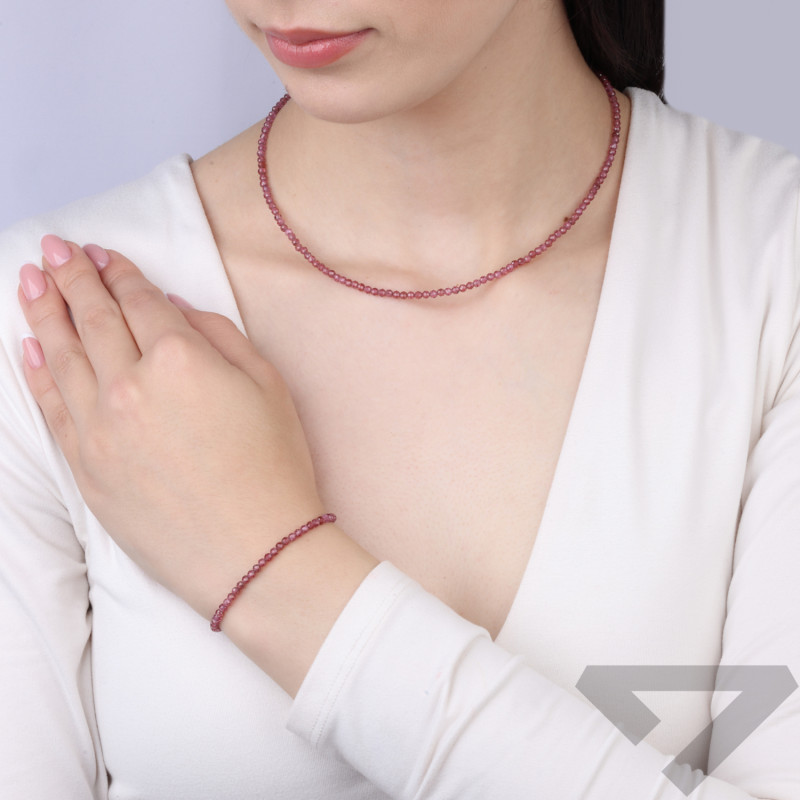 Bransoletka z fasetowanymi kulkami granatu, zapięcie ze srebra 925