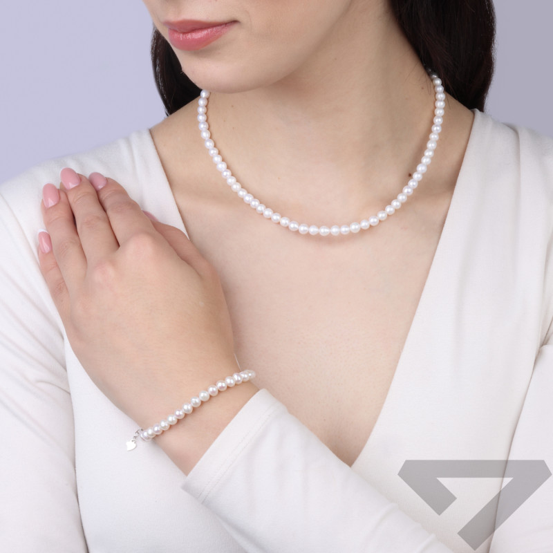 Bransoletka z perłami, zapięcie ze srebra 925