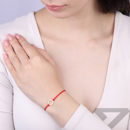 Bransoletka srebrna kółko cyrkonie w kolorze złotym ze srebra 925, sznurek czerwony