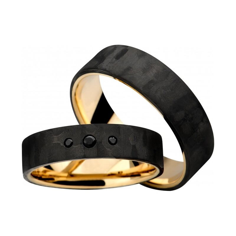 Obrączki karbonowe z żółtym złotem próby 585 (14 karat) i 3 cyrkoniami nr SW GC7-5