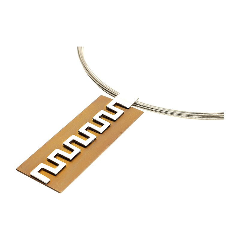 Naszyjnik srebrny z prostokątną blaszką z greckim wzorem na stalowych linkach AG ARTIS A.Głodowski próba 925