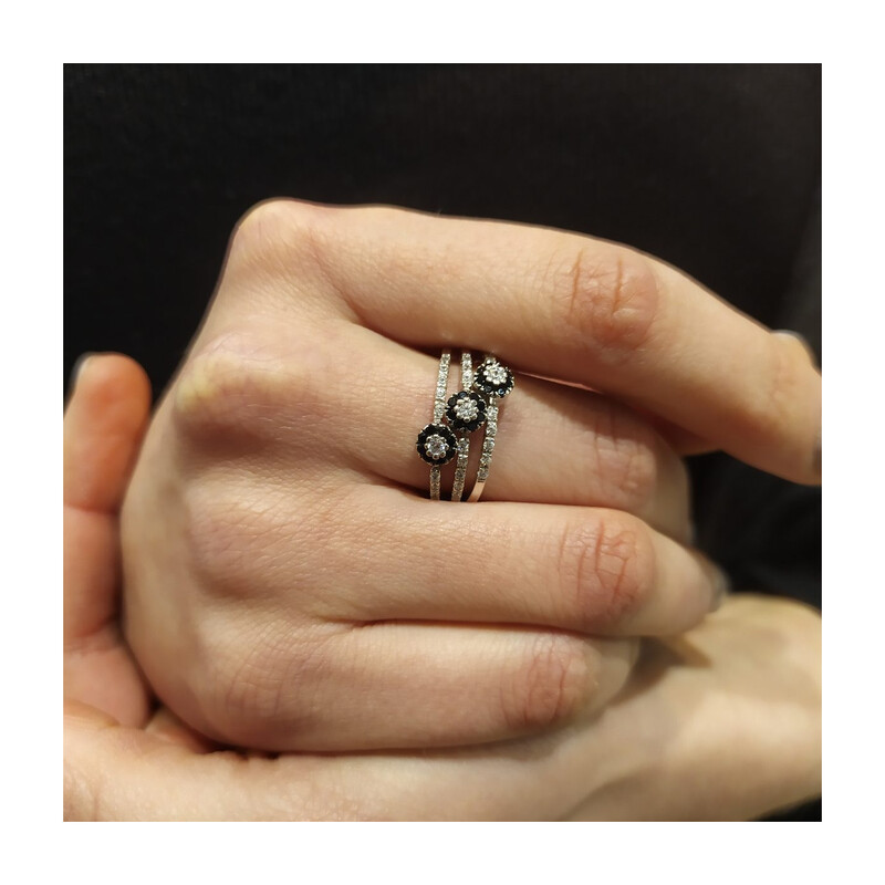 Pierścionek z białego złota kwiatki z czarnymi cyrkoniami nr FL FL326 sz białe złoto