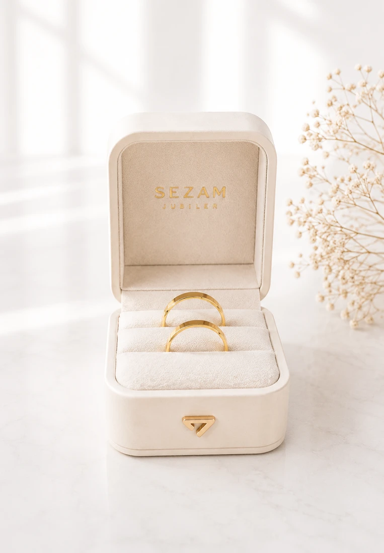 Złote obrączki ślubne w pudełku jubilerskim – elegancka biżuteria ślubna Jubiler Sezam